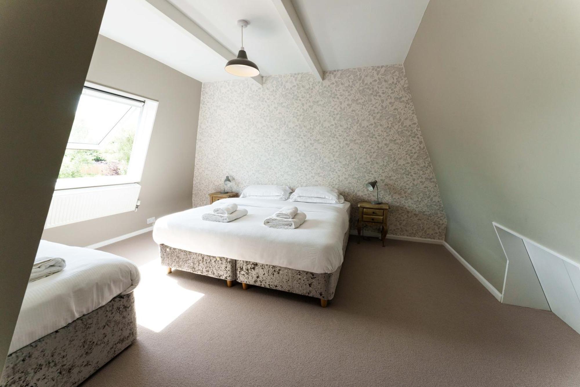 Vineyard Oast Sleeps 25 Villa Wavehorne Exterior photo