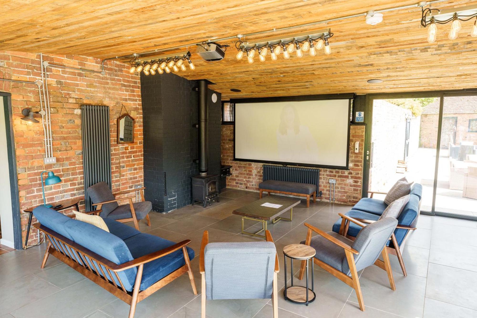 Vineyard Oast Sleeps 25 Villa Wavehorne Exterior photo