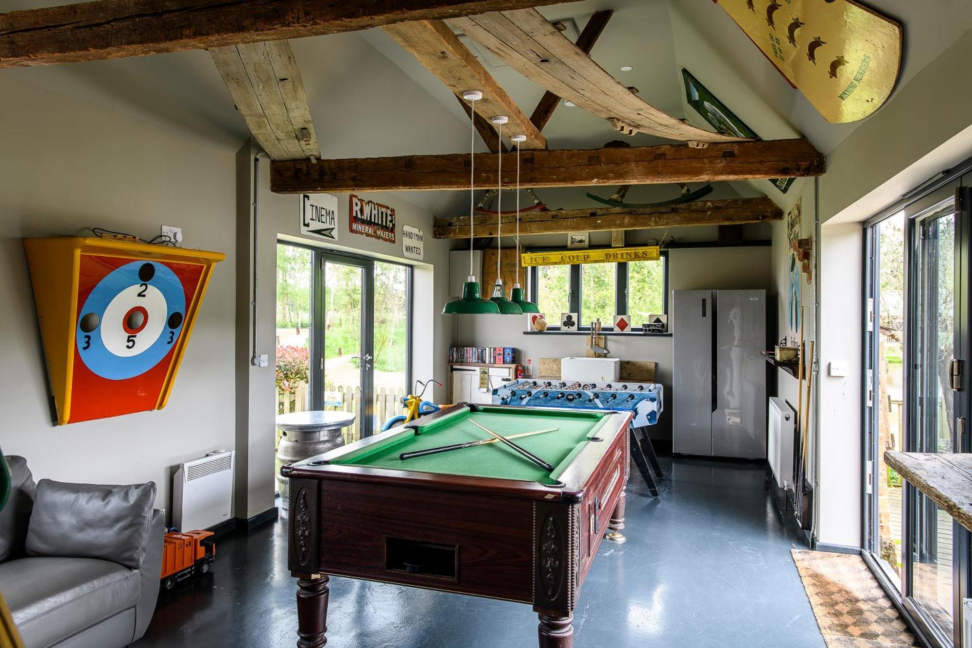 Vineyard Oast Sleeps 25 Villa Wavehorne Exterior photo