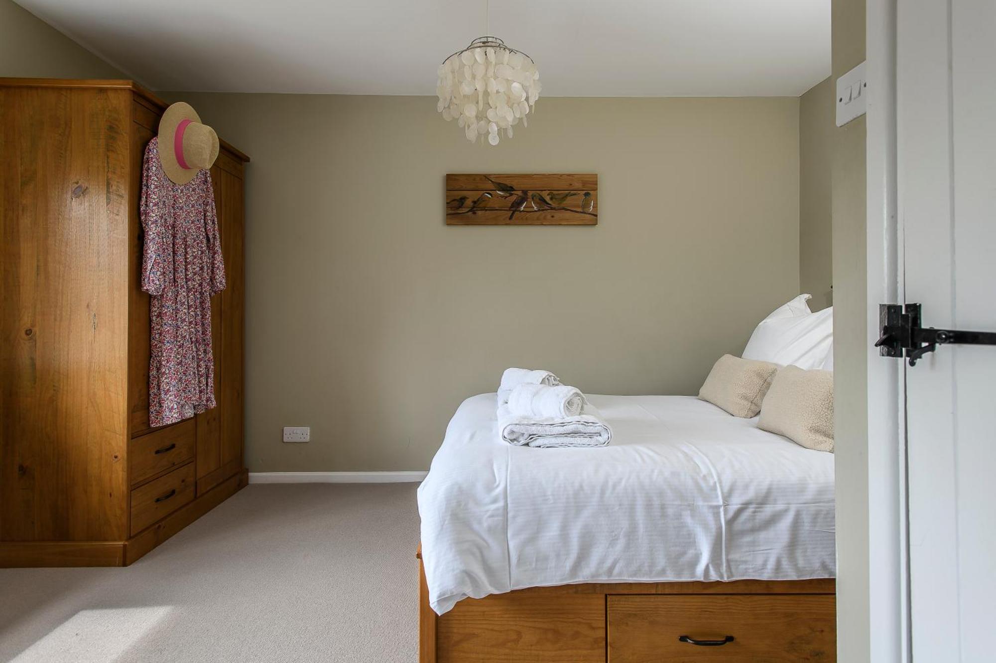 Vineyard Oast Sleeps 25 Villa Wavehorne Exterior photo