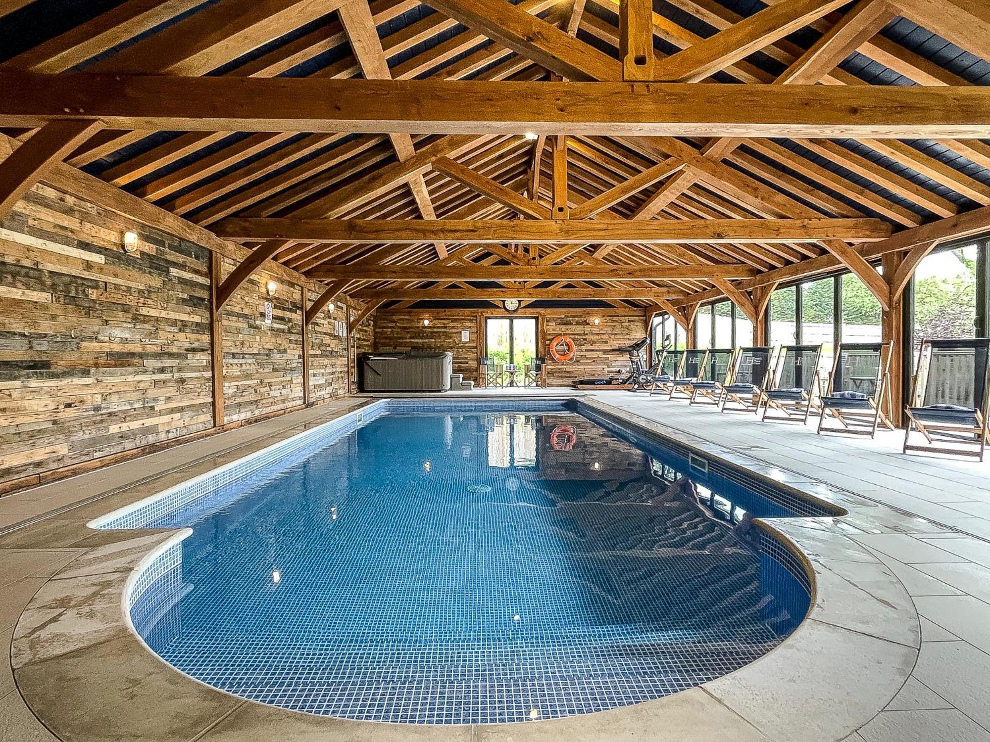 Vineyard Oast Sleeps 25 Villa Wavehorne Exterior photo