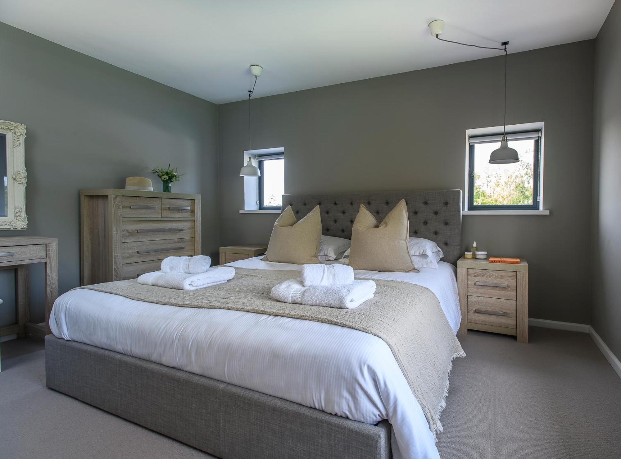 Vineyard Oast Sleeps 25 Villa Wavehorne Exterior photo